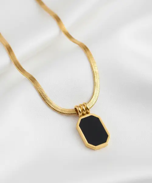 Black-Onyx-Pendant-Necklace